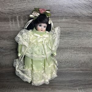 Vintage‎ Brinn's Doll 10” Collectible Porcelain Doll Green Dress 90’s